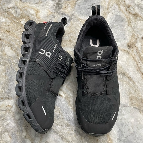 ON Cloud 5 Waterproof Running Shoe (Women) ALL BLACK SIZE 7 (59.98838) - Picture 11 of 12